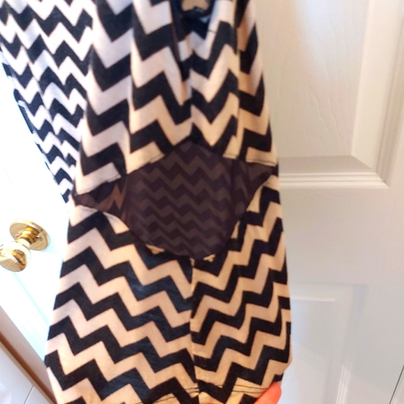VINTAGE 90'S TOP Fun chevron design! - Picture 4 of 4